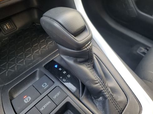 Used 2025 Toyota RAV4 XLE FWD image 14
