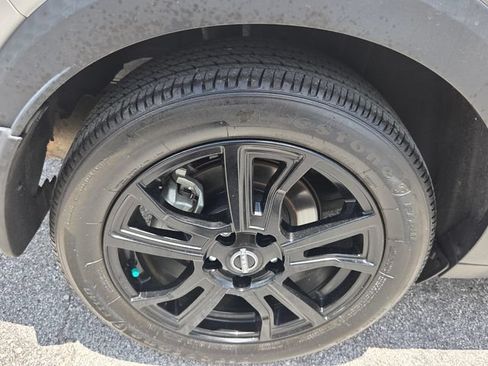 Used 2024 Nissan Kicks SV FWD image 18