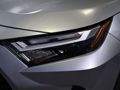 Used 2025 Toyota RAV4 XLE Premium image 15