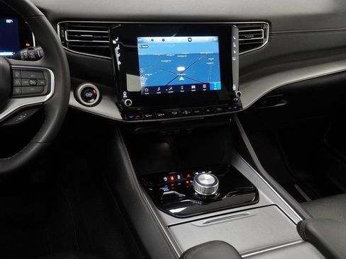 Certified 2024 Jeep Wagoneer Series II image 27