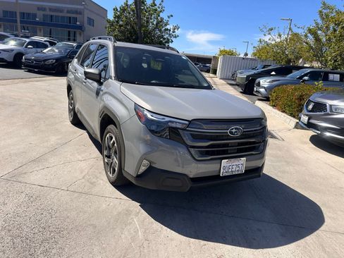 Used 2025 Subaru Forester Premium image 7