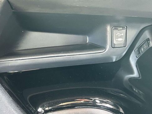 Used 2019 Toyota C-HR XLE image 27