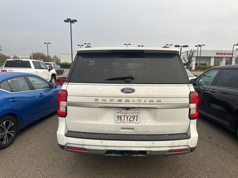 Used 2024 Ford Expedition Max XLT image 5