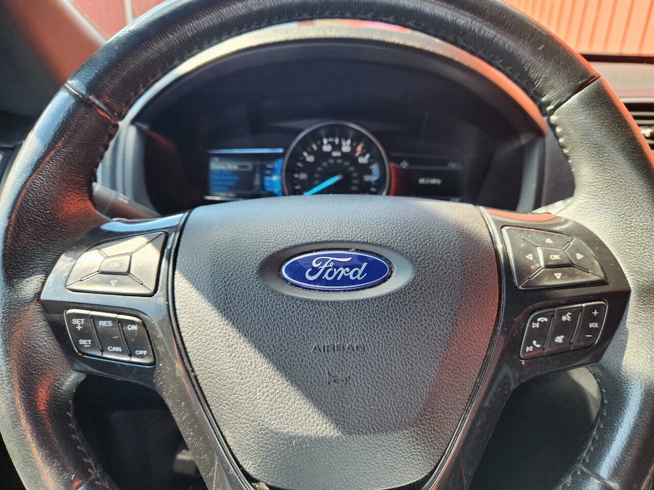 Used 2017 Ford Explorer XLT w/ Equipment Group 201A AWD/4WD image 18