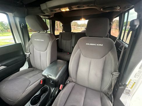 Used 2014 Jeep Wrangler Unlimited Rubicon w/ Connectivity Group AWD/4WD image 9