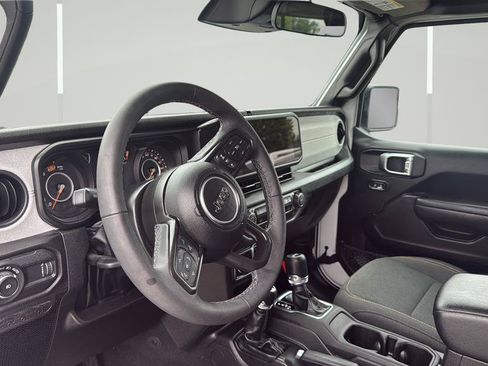 Used 2025 Jeep Wrangler Unlimited Sport AWD/4WD image 13
