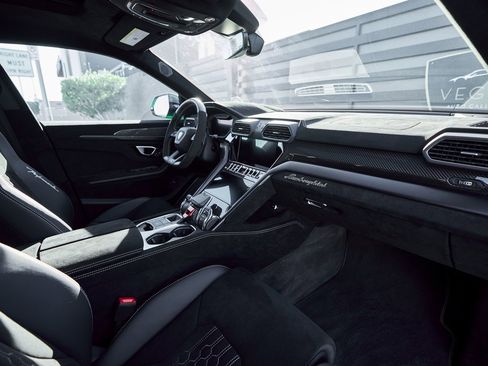 Used 2024 Lamborghini Urus Performante image 44