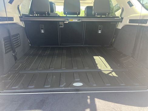 New 2025 Land Rover Discovery Metropolitan Edition image 28