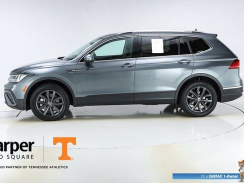 Used 2024 Volkswagen Tiguan SE w/ Panoramic Sunroof Package FWD image 2
