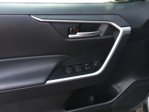 Used 2025 Toyota RAV4 XLE AWD/4WD image 18