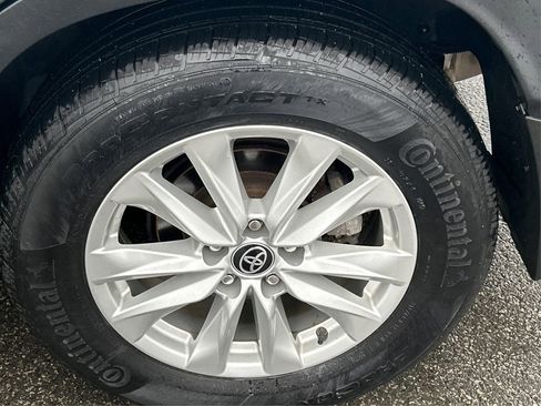 Used 2023 Toyota Corolla Cross LE image 14