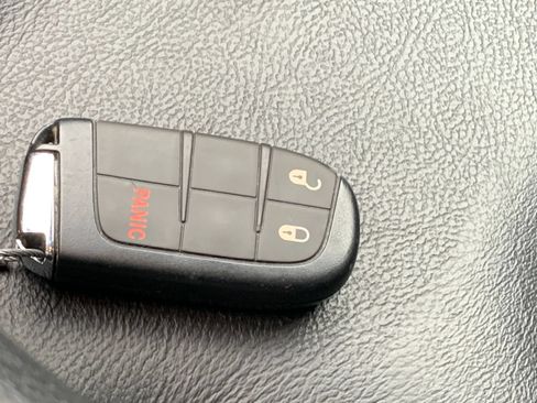 Used 2025 Jeep Compass Trailhawk AWD/4WD image 21