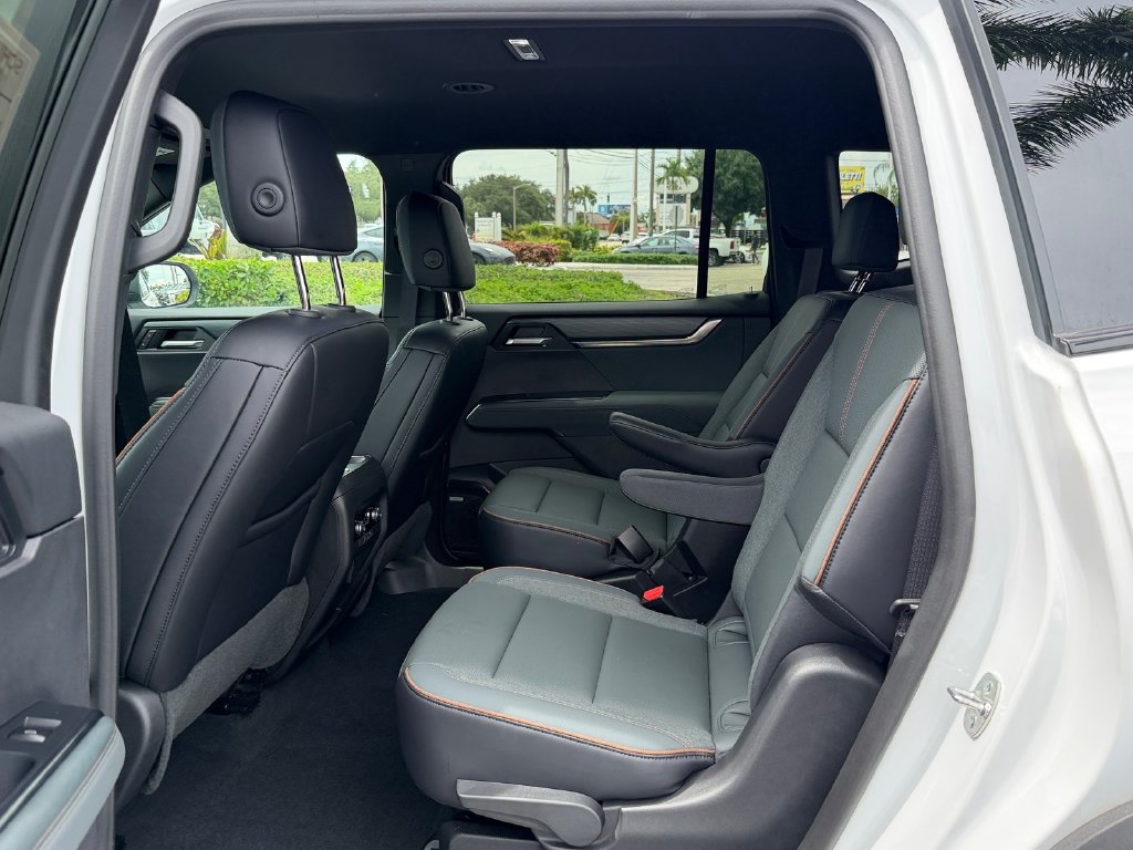 Used 2026 GMC Acadia AT4 AWD/4WD image 11