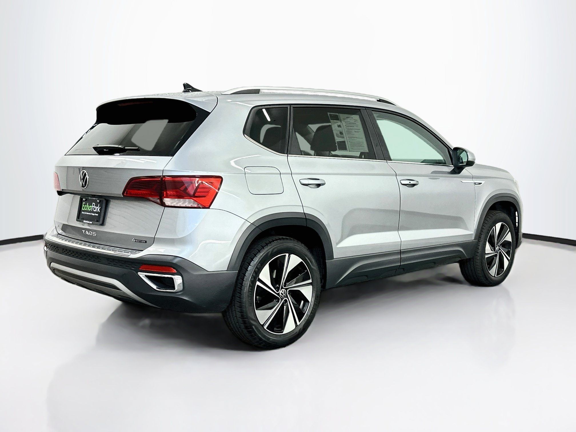 Used 2023 Volkswagen Taos SE AWD/4WD image 9