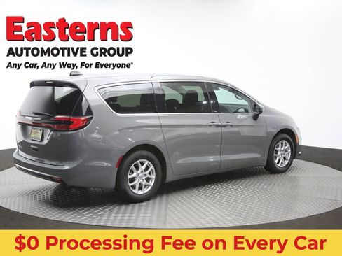 Used 2023 Chrysler Pacifica Touring-L FWD image 44