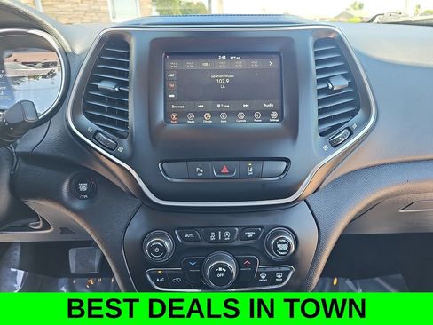 Used 2021 Jeep Cherokee Latitude Plus FWD image 19