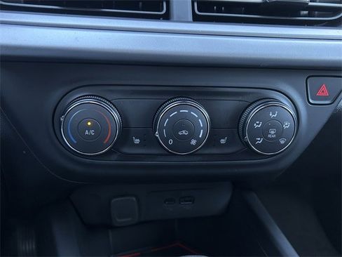 Used 2025 Chevrolet Trax RS image 21