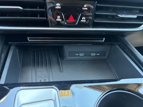 Used 2025 Volkswagen Atlas SE AWD/4WD image 21