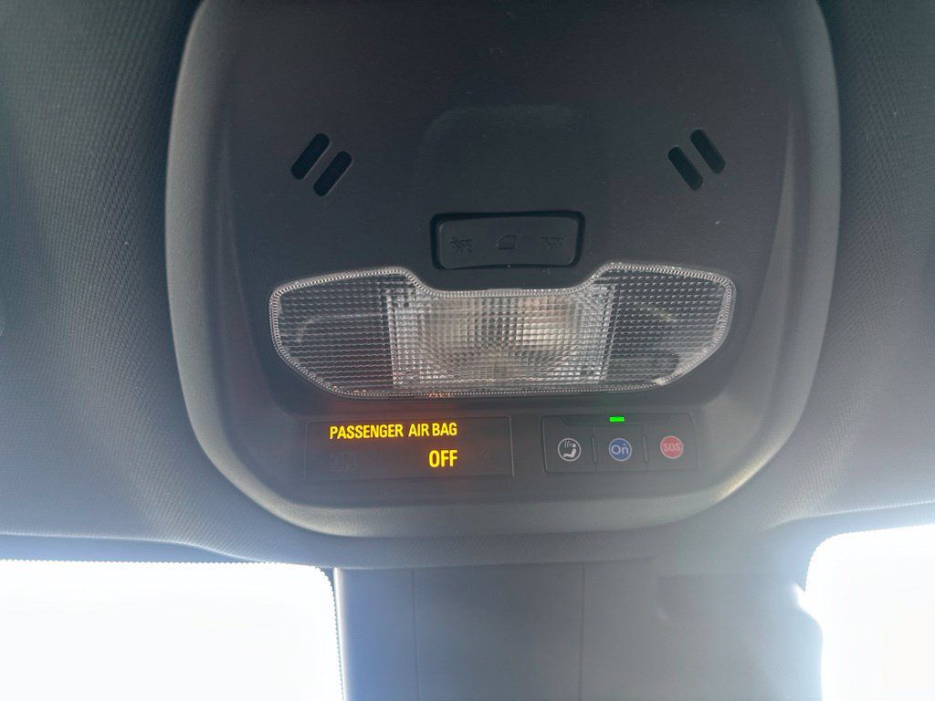 Used 2024 Chevrolet Trax RS FWD image 21