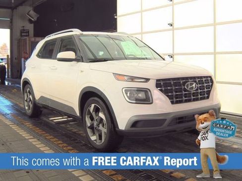 Used 2024 Hyundai Venue SEL image 2