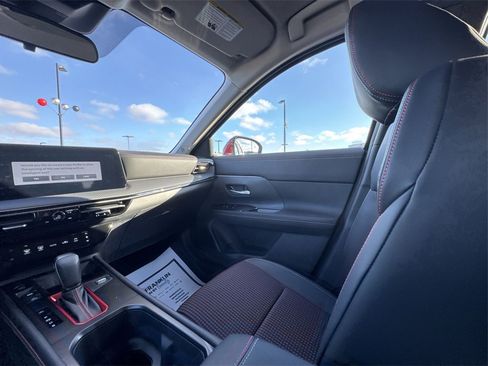 New 2025 Nissan Kicks SR image 11