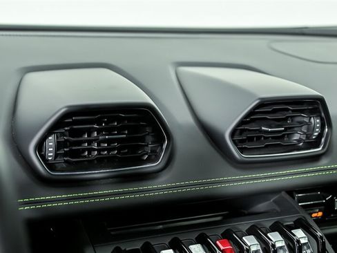 Used 2020 Lamborghini Huracan EVO AWD/4WD image 25