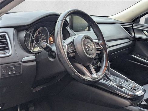 Used 2019 MAZDA CX-9 Touring w/ Touring Premium Package FWD image 2
