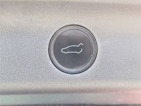 Used 2022 Tesla Model Y Performance image 13