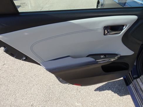 Used 2015 Toyota Avalon Limited w/ Technology Package FWD image 16