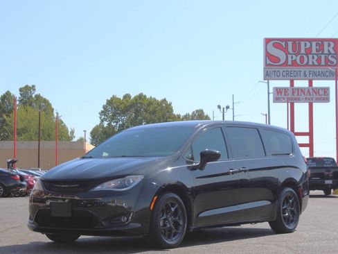 Used 2019 Chrysler Pacifica Touring Plus w/ S Appearance Package image 7