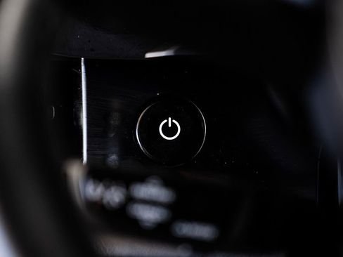 Used 2020 Porsche Taycan 4S image 18