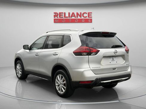 Used 2018 Nissan Rogue SV AWD/4WD image 4