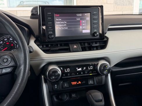 Used 2019 Toyota RAV4 XLE w/ Convenience Package FWD image 16
