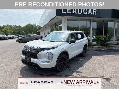 Used 2023 Mitsubishi Outlander SE Black Edition AWD/4WD image 1