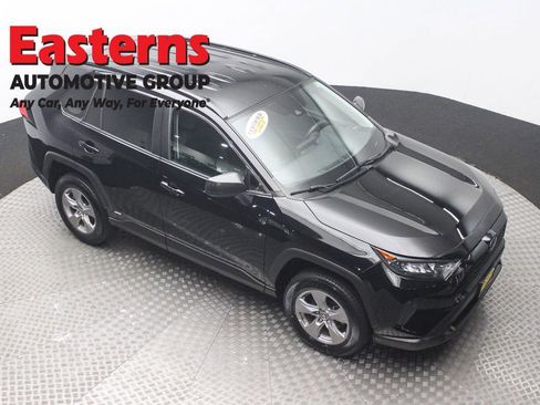 Used 2022 Toyota RAV4 LE image 3