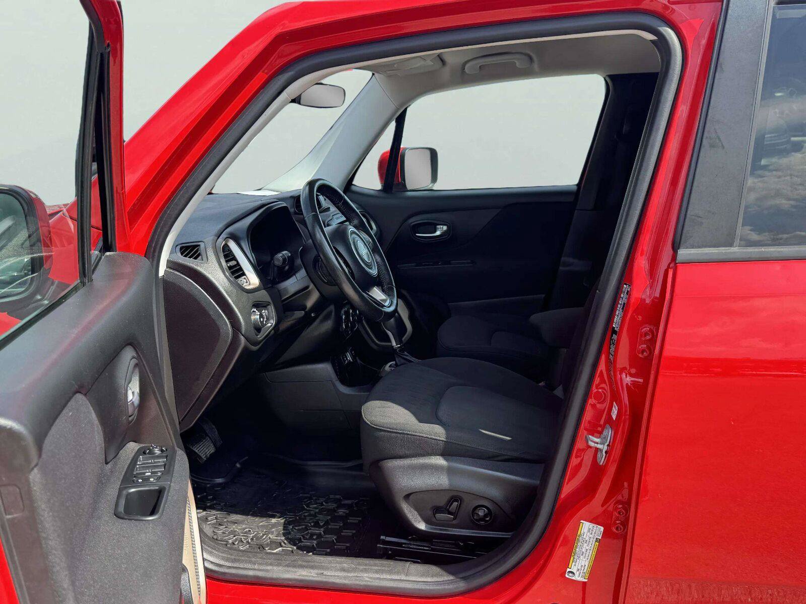 Used 2015 Jeep Renegade Latitude w/ Popular Equipment Group FWD image 16
