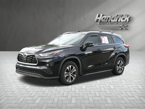 Used 2021 Toyota Highlander XLE FWD image 5