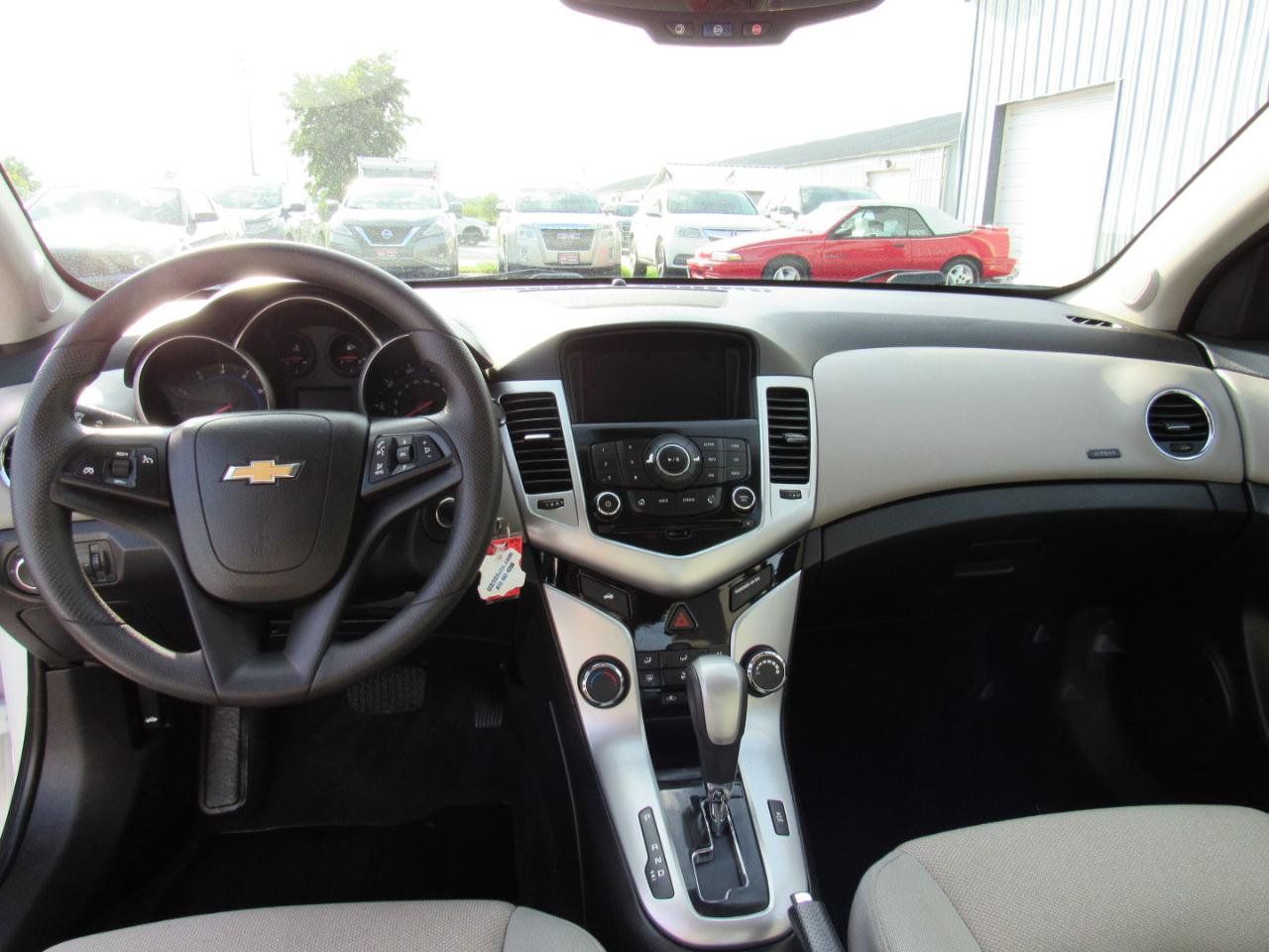 Used 2016 Chevrolet Cruze LT FWD image 16