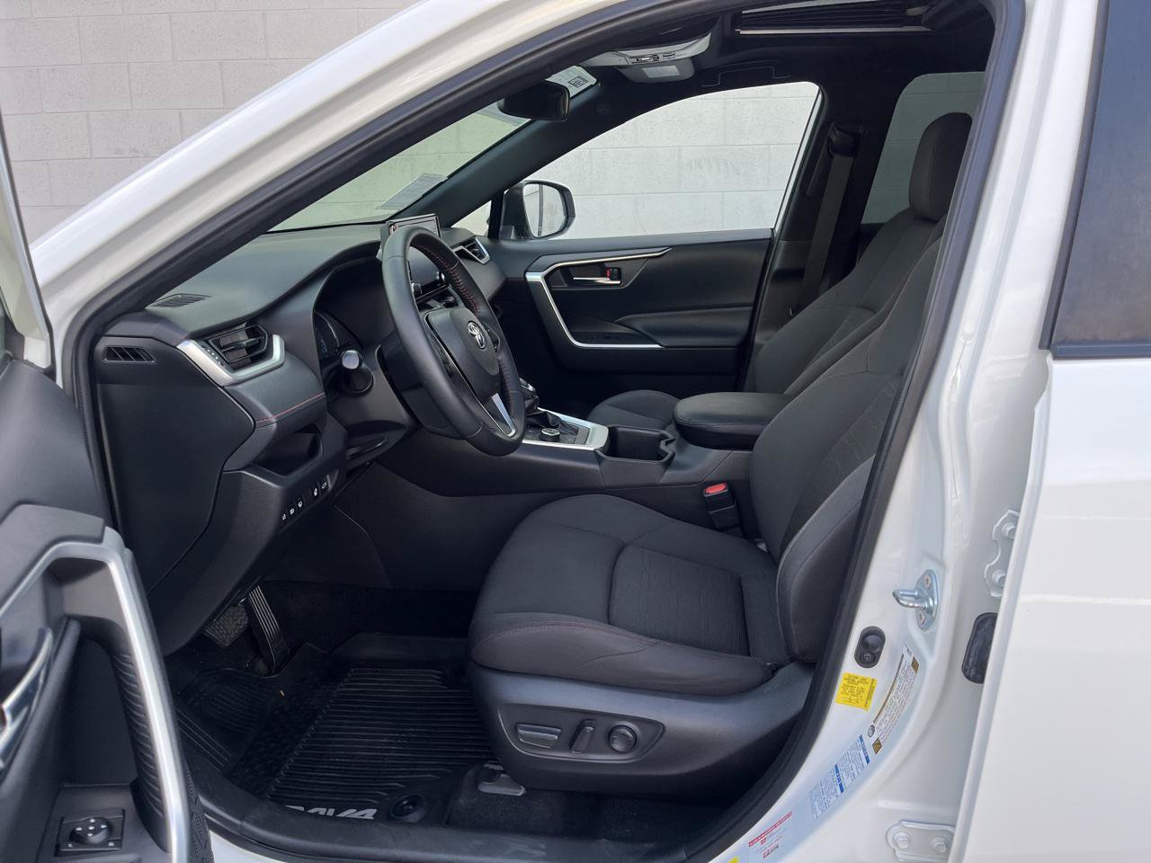 Used 2022 Toyota RAV4 SE w/ Weather & Moonroof Package AWD/4WD image 3