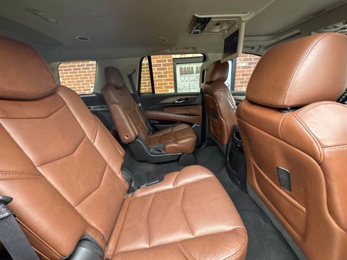 Used 2016 Cadillac Escalade Premium image 31