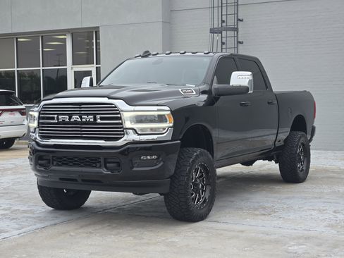 Used 2023 RAM 2500 Laramie AWD/4WD image 4
