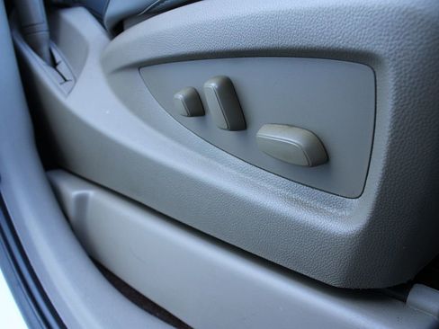 Used 2018 Chevrolet Suburban LS w/ All-Season Package image 28