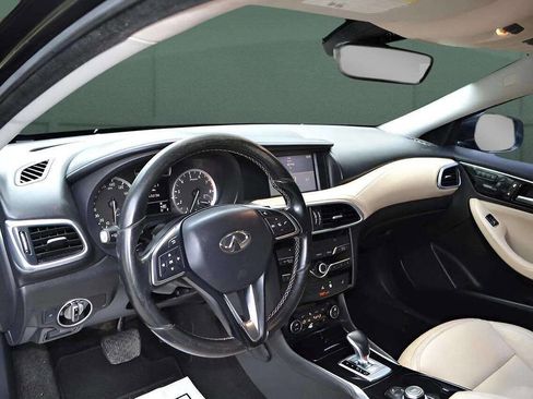 Used 2017 INFINITI QX30 image 15