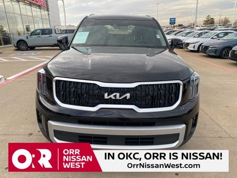 Used 2024 Kia Telluride EX w/ EX Captain's Chair Package image 8