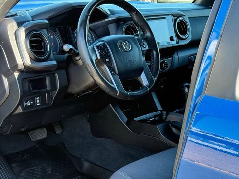 Used 2016 Toyota Tacoma TRD Sport image 7