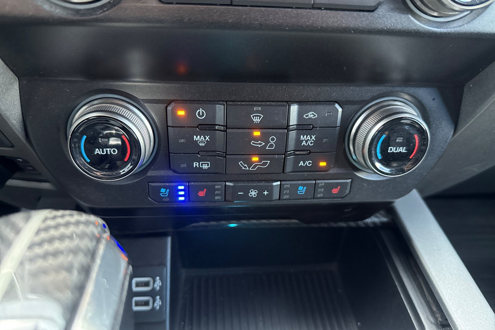 Used 2020 Ford F150 Raptor w/ Equipment Group 802A Luxury AWD/4WD image 26