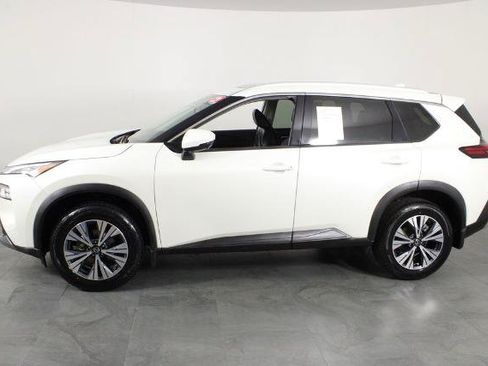 Certified 2021 Nissan Rogue SV w/ Premium Package FWD image 14