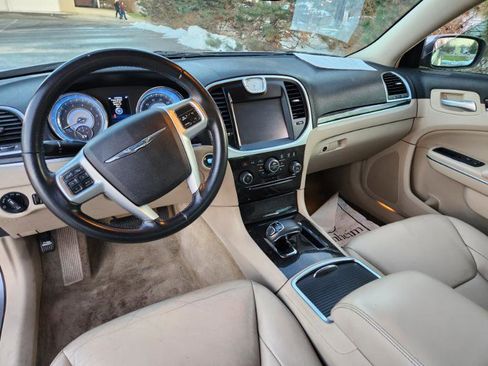 Used 2013 Chrysler 300 w/ Driver Convenience Group image 21