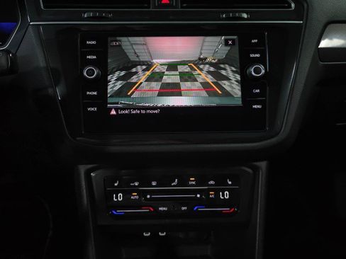 Used 2024 Volkswagen Tiguan SE w/ Panoramic Sunroof Package image 27