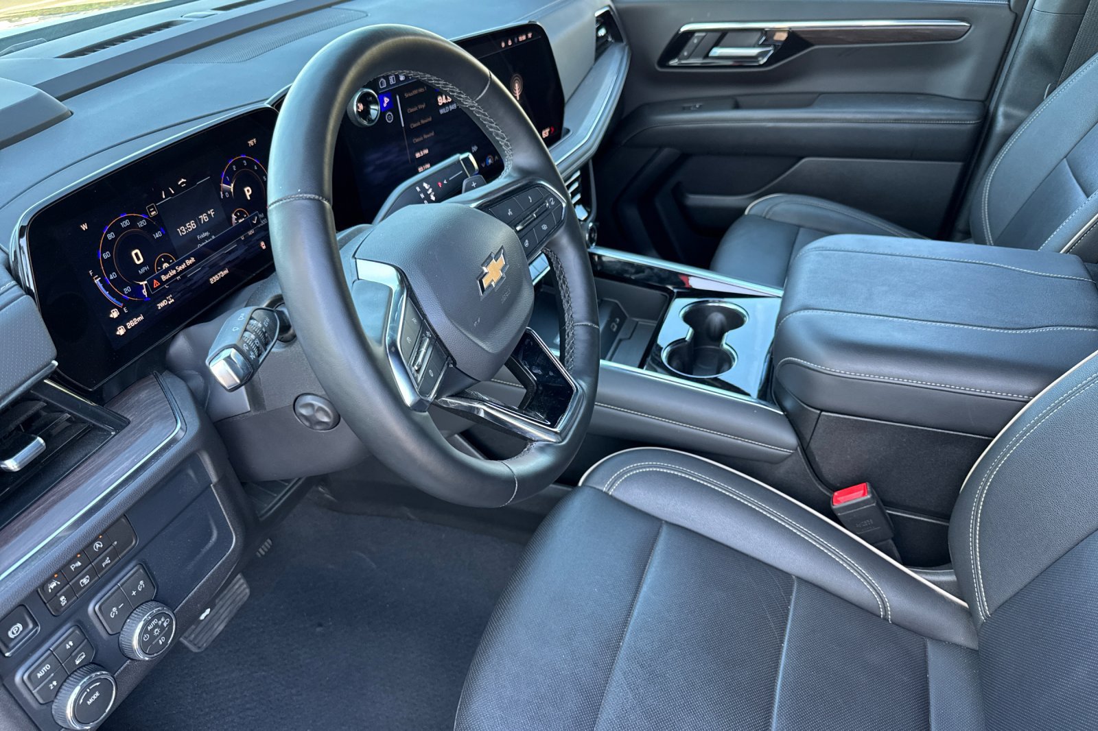 Used 2026 Chevrolet Suburban Premier AWD/4WD image 10